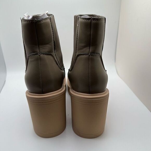 CUSHIONAIRE Women's chelsea boot +Memory Foam 7.5 WIDE TAUPE - Picture 4 of 7